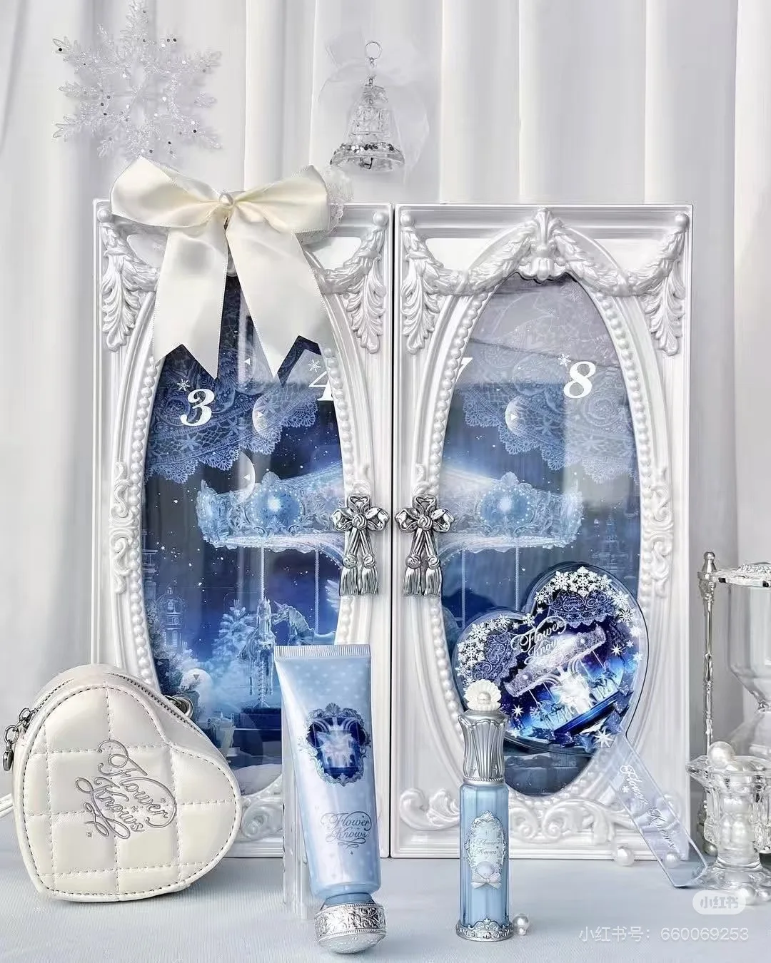 

Flower Knows Christmas Limited Edition Handheld Mirror Makeup Mirror Mini Bag Hand Cream