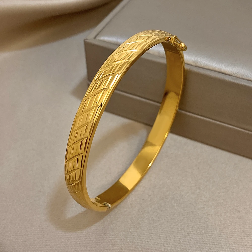 

Freetry Minimalist Stainless Steel Bangle For Women Gold Spring Diagonal Texture Cuff Bracelet Waterproof Stylish Daily Jewelry