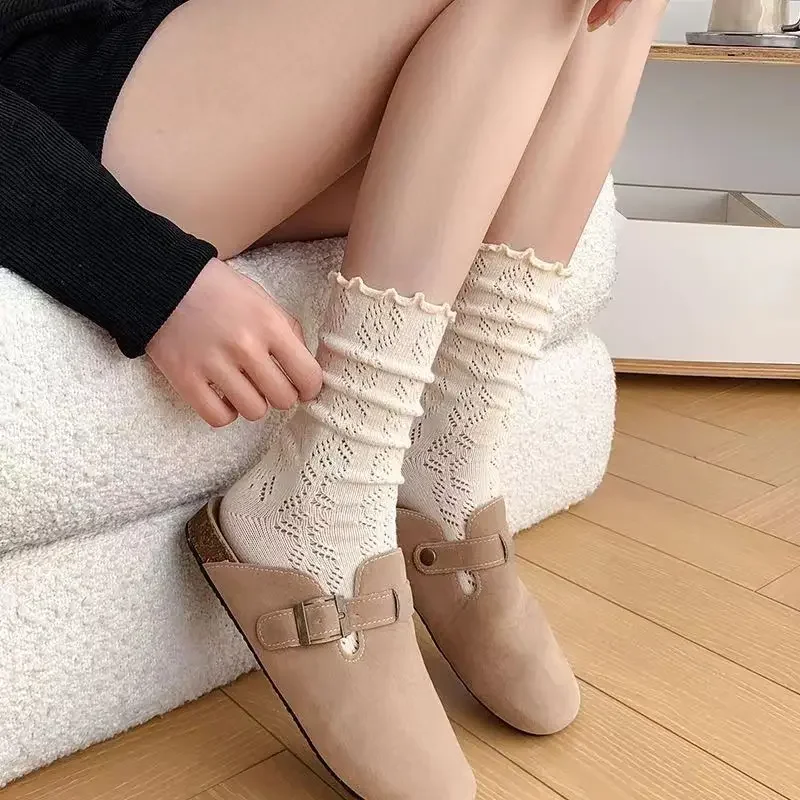 Women's Socks Black and White Autumn Ins Trend Retro Cream Curled Dark Pattern Mid-tube Pile Socks Non-slip Literary Socks
