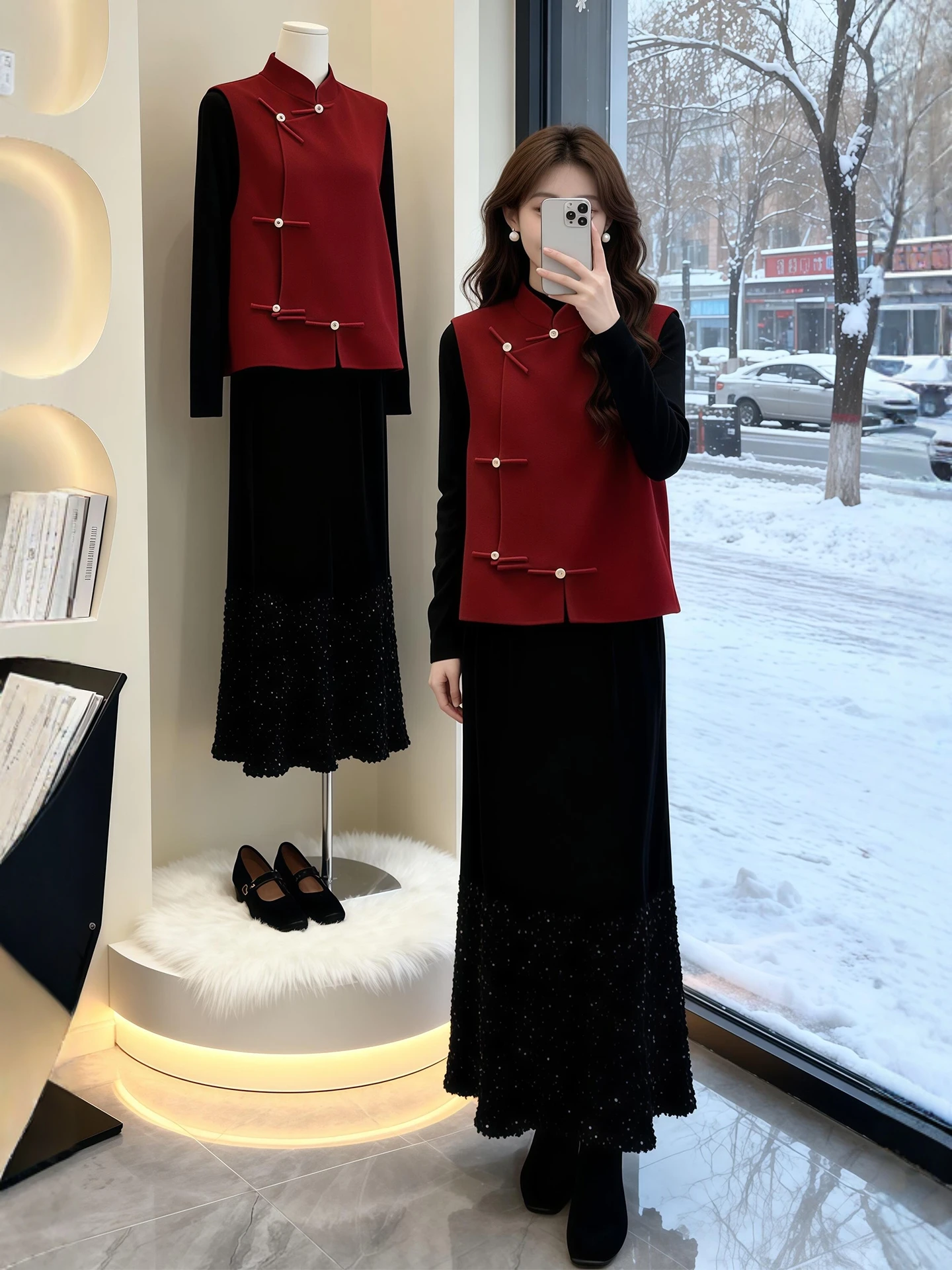 

Новогодний красный комплект из трех предметов: женская куртка большого размера, базовая футболка и юбка в традиционном китайском стиле, зимний модный ансамбль