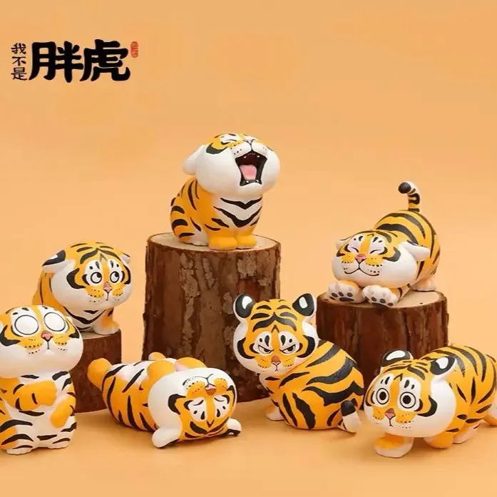 52 juguetes auténticos, caja ciega de la serie diaria del tigre pequeño, juego de moda, regalo de cumpleaños hecho a mano, adorno de objeto