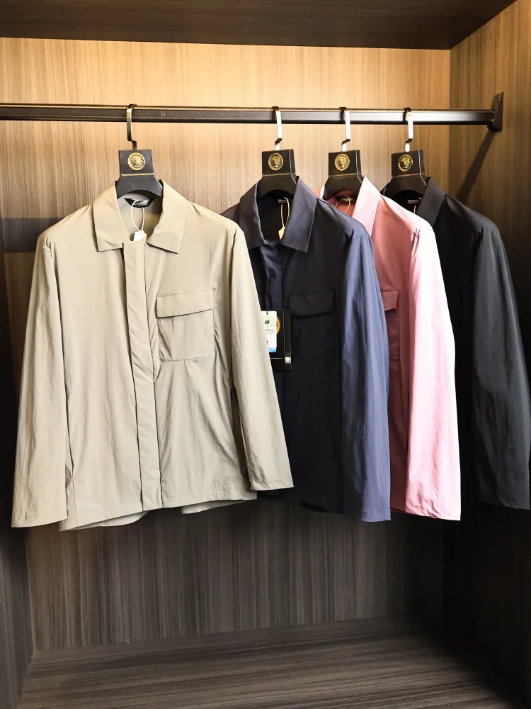 

LT Lightweight Summer Men's Outdoor Jacket Thin Breathable Flip-Collar Water-Resistant Fashionable Polyester Casual Style