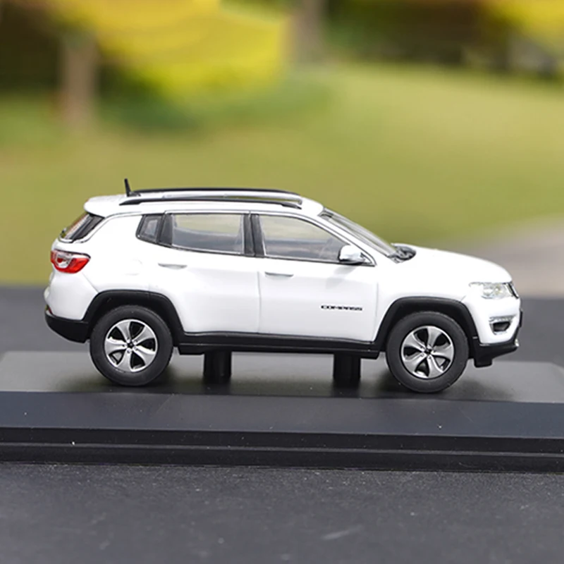 1:43 Scale Diecast Alloy JEEP COMPASS Off-road Vehicle Cars Toys Cars Model Classics Adult Souvenir Collectibles Gifts Display