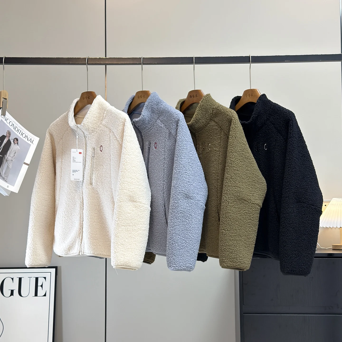 Kardigan damski z wysokim kołnierzem, idealny na jesień i zimę, uniwersalny, prosty krój, ciepły, do noszenia na co dzień na zewnątrz.