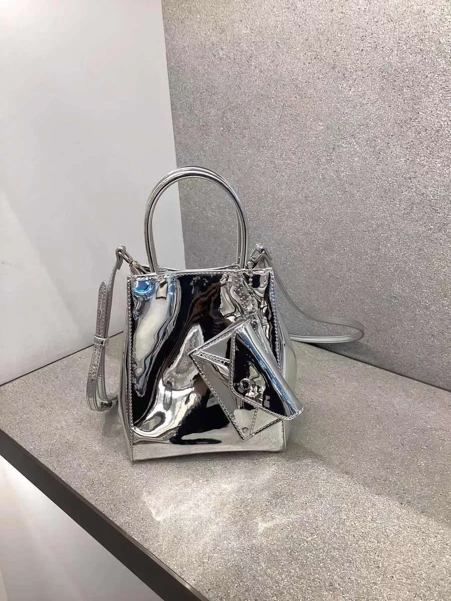 

Folded Pure Color Silver Handbag Crossbody Bag Faionable Small Square Bag Paper Bag Sli Simple Design 2024 New Arrival