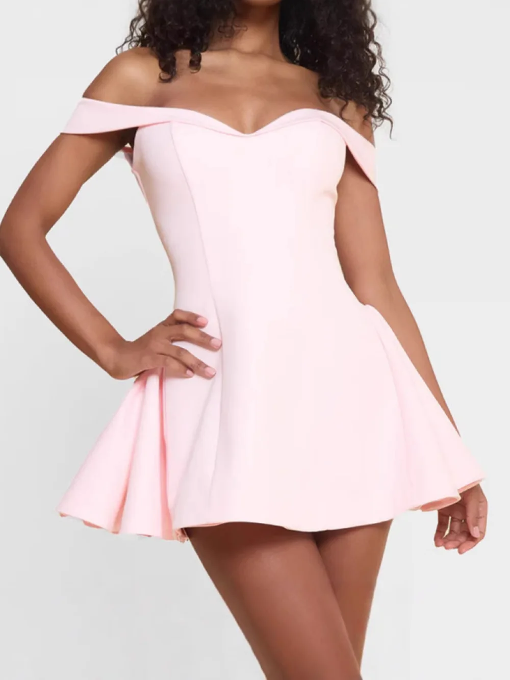 فستان حفلات قصير مذهل 2026 وردي بكتف واحد بدون أكمام بلون سادة يتميز بخصر أنيق