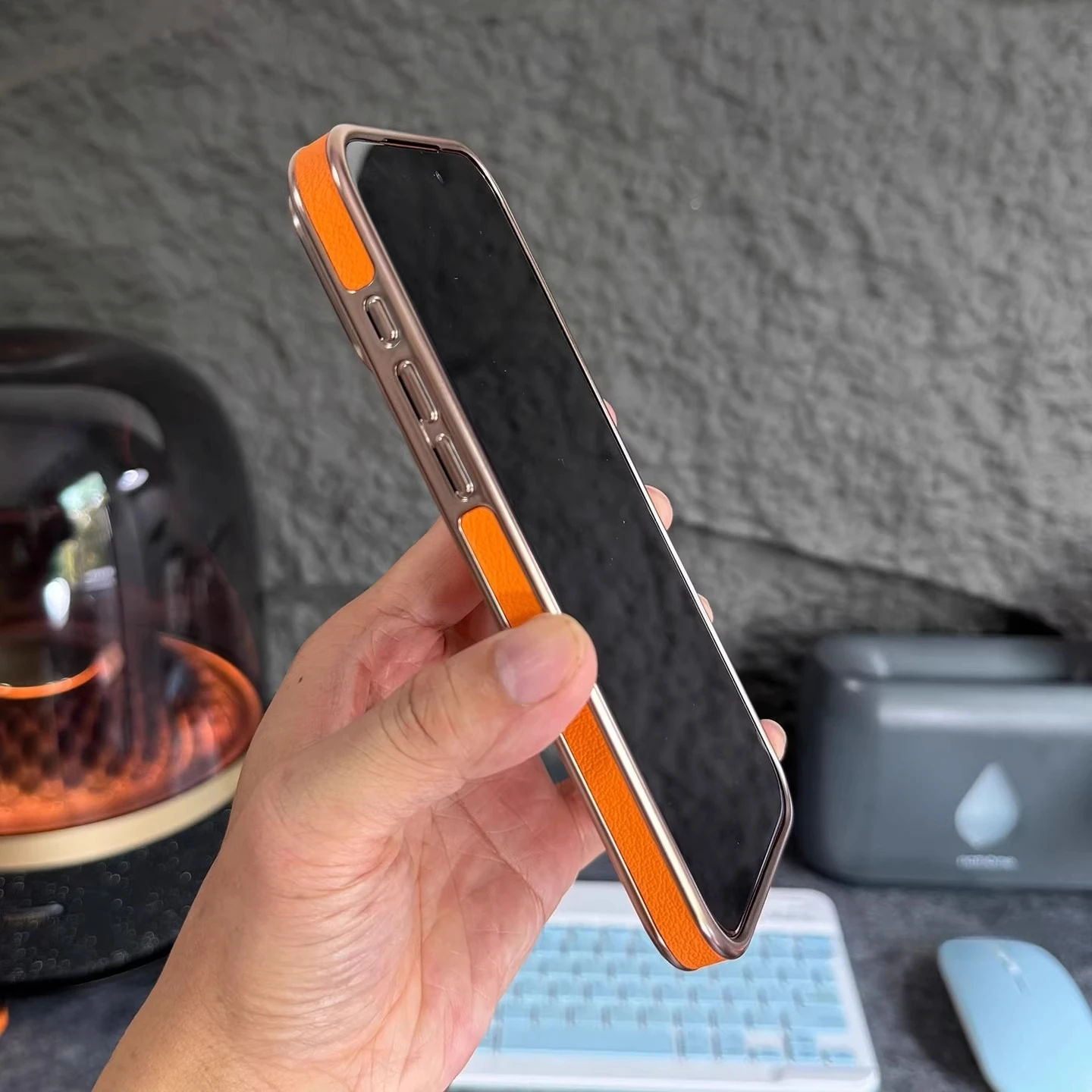 حافظة مغناطيسية جلدية برتقالية عصرية لهاتف آيفون 17 16 برو ماكس إطار طلاء فاخر أصلي للأعمال MagSafe غطاء ساخن للشحن