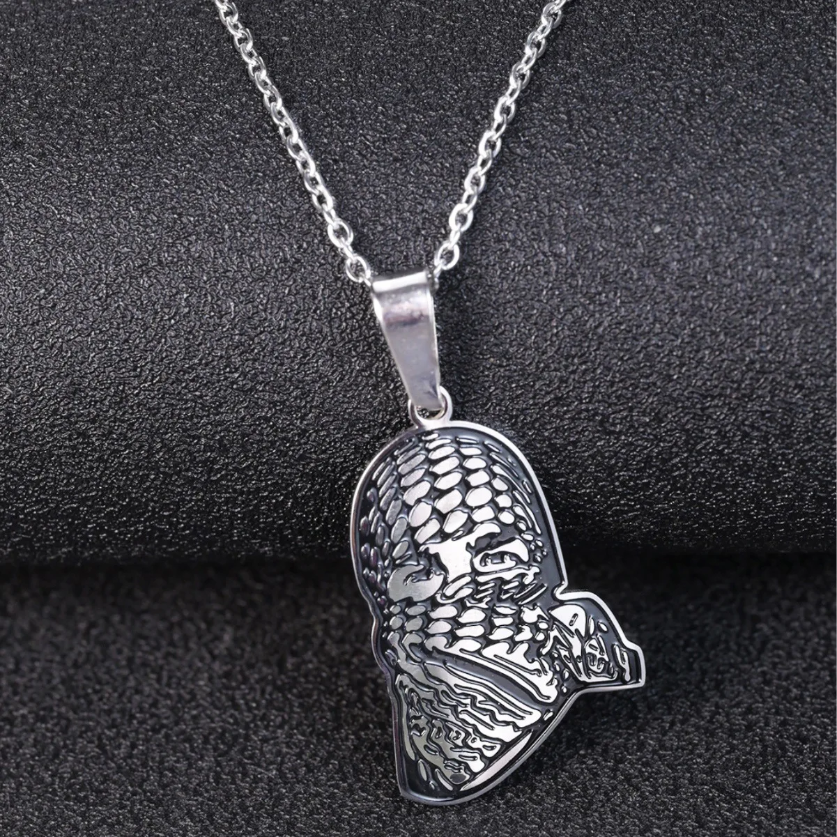

New Stainless Steel Keffiyeh Scarf Shape Pendant Chain Necklaces Silver Color Middle East Personalized Charm Jewelry Gift