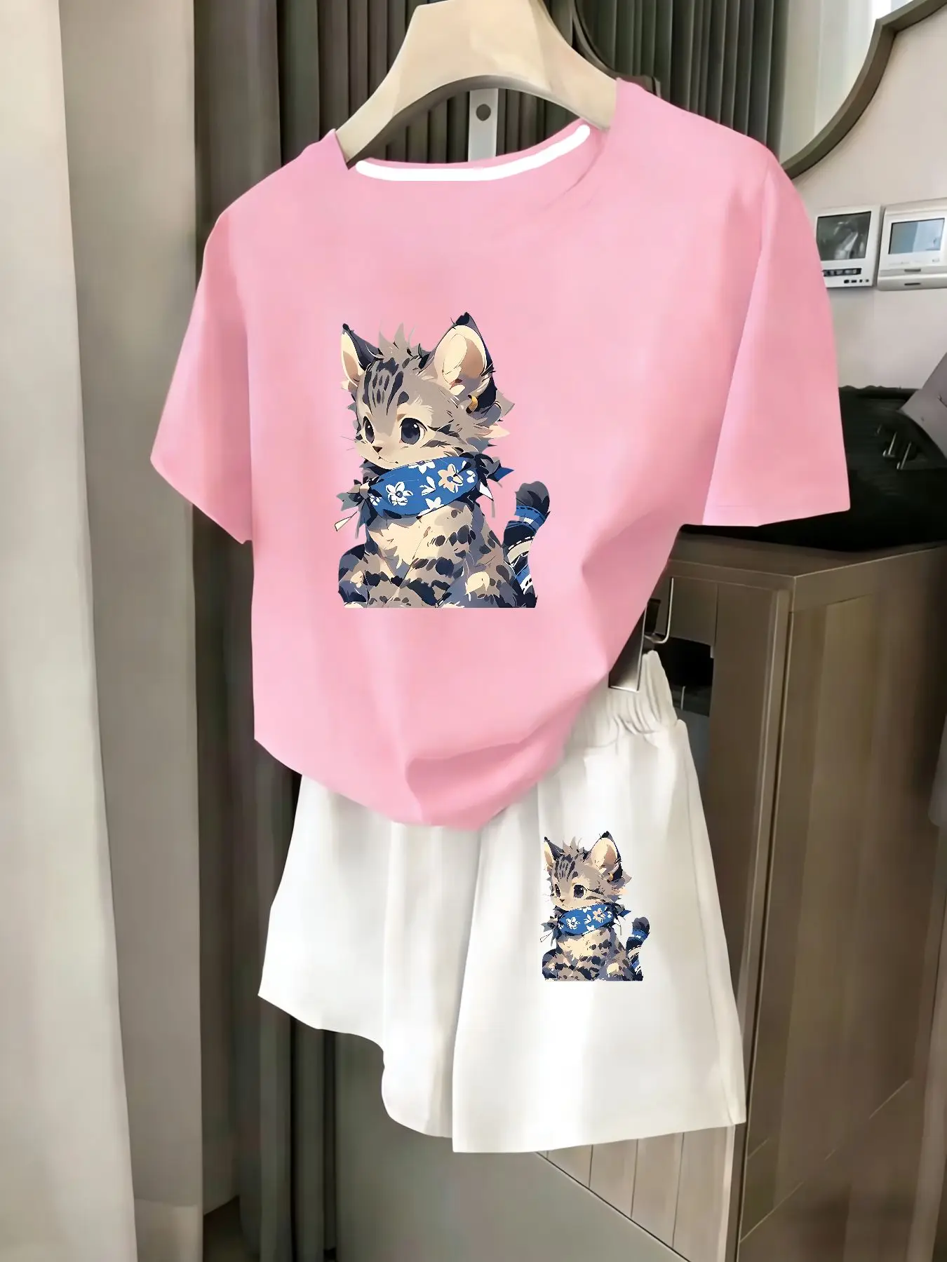 

Ladies 2-Piece Set Summer Beach Vacation Casual round Neck Short Sleeve Random Print T-Shirt Elastic Waist Shorts Suit Comfortab