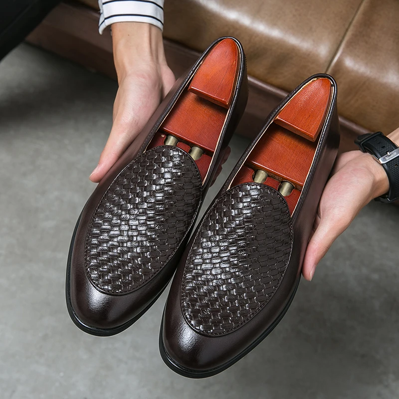 British Style Formal Wedding Shoes Men Slip On Loafers Men Trend Tassels Leather Shoes Men’s Dress Shoes Business Shoes Male