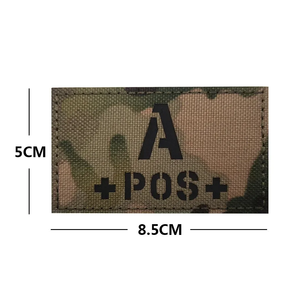 Patch militare Nylon Camouflage Tipi di sangue Bracciale tattico Riflettente Luminoso Gancio e anello Distintivi morali Accessori per gilet