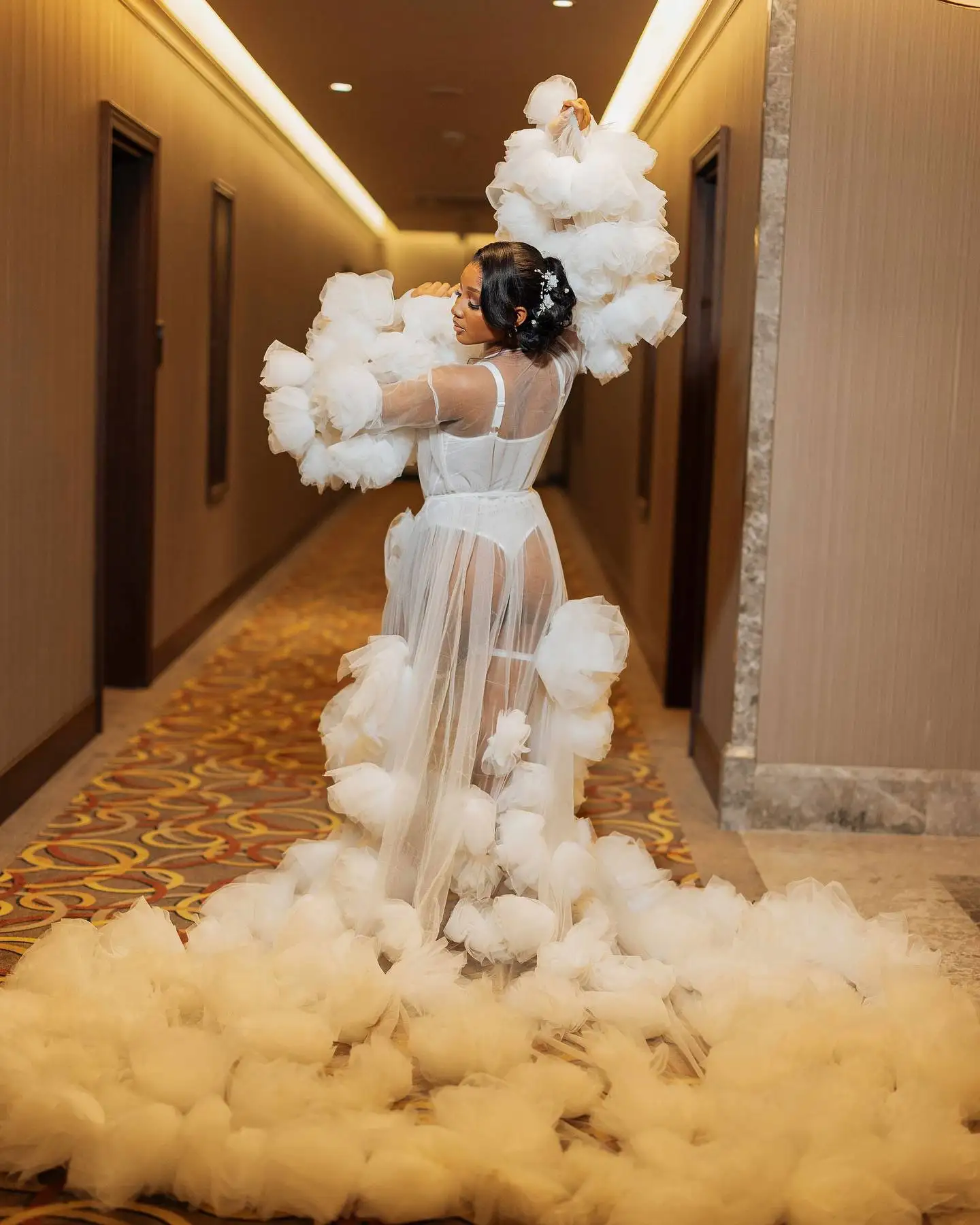 Luxury White Long Bridal Robe With Handmade Flower Puffy Sleeves Wedding Maxi Gowns Babyshower Dress Jacket Cape