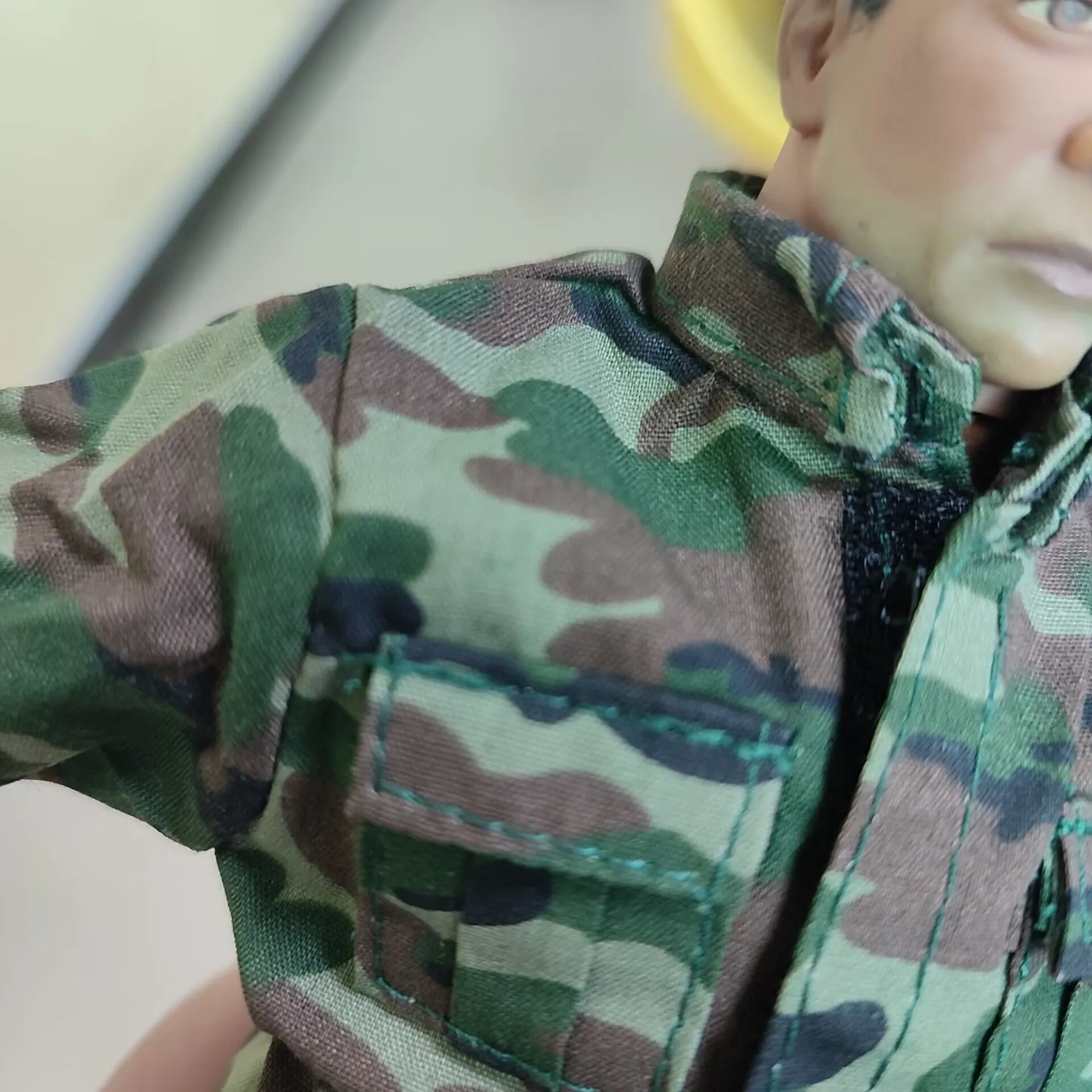 Zestaw munduru wojskowego Royal Marines w skali 1:6, kamuflaż dżunglowy, płaszcz i spodnie dla figurki akcji 12-calowej.