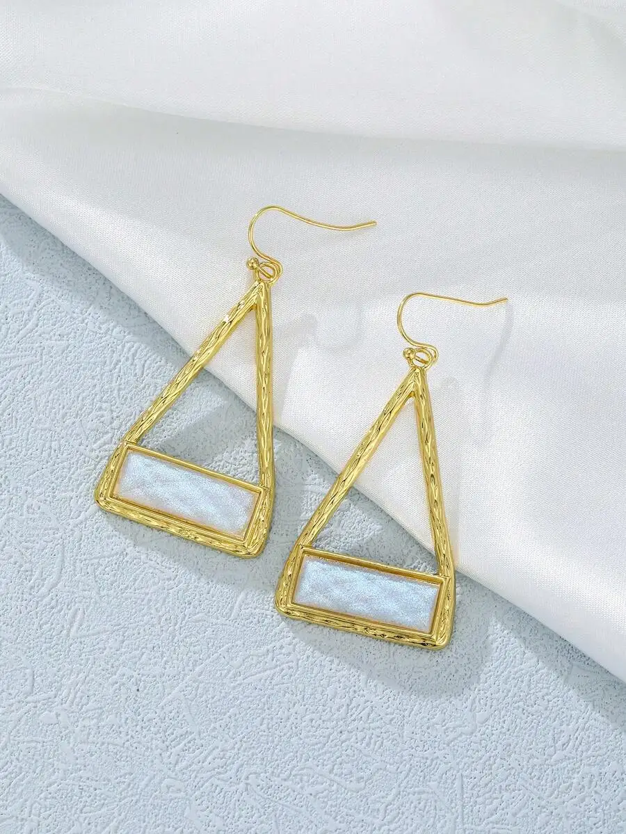

Elegant Triangle-Shaped Dangle Earrings With Iridescent Panel For Everyday Wear