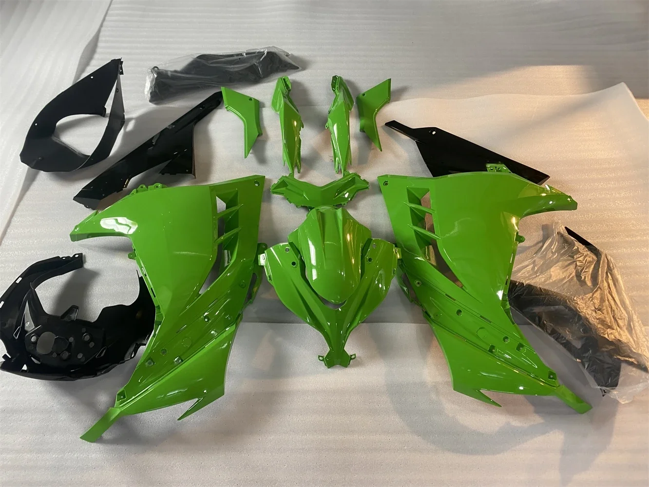 Motorcycle Fairing Kit Suitable for Kawasaki Ninja 300 2013 2014 2015 2016 2017 Years EX300 ZX300 13-17 Fairing Green Black