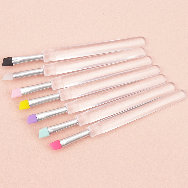 แปรงทาปากซิลิโคน 5 ชิ้น พร้อมฝาปิด ใช้งานง่ายและมีประสิทธิภาพ สำหรับทาลิปสติก ครีม ลิปกลอส แปรงแต่งหน้าสำหรับเขียนคิ้วและอายไลเนอร์