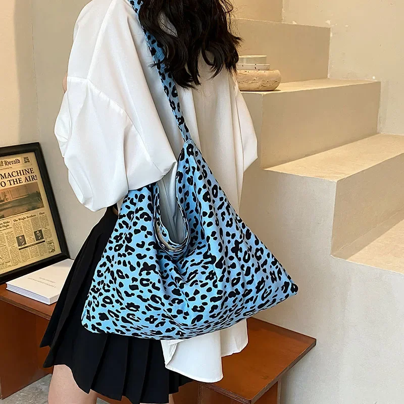 

Women Elegant Fashion Leather Shoulder Bag High End Luxury Tote Handbag Daily Classic Crossbody Carry Look