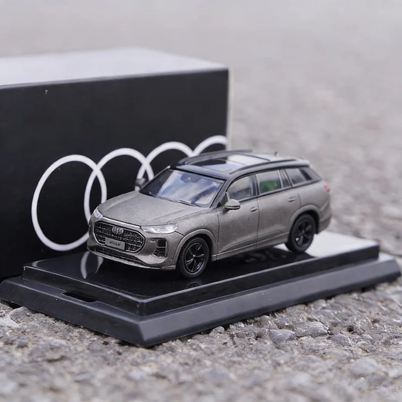 

New 1:64 Q6 2025 SUV Alloy Sports Car Model Diecasts Metal Luxy Off-road Vehicles Car Model Simulation Kids Toys Gift Decoration