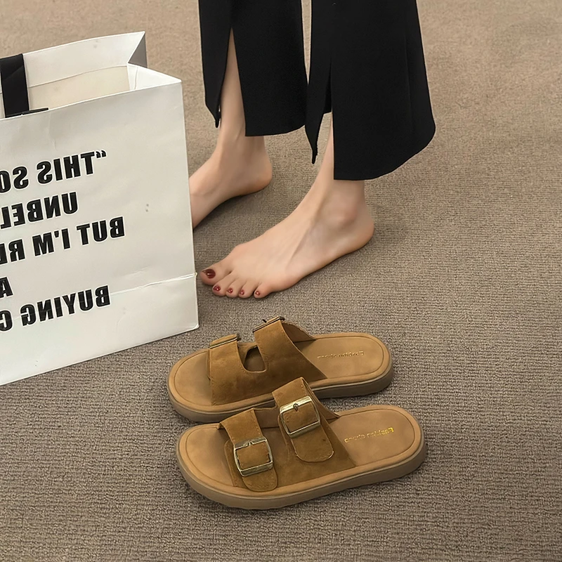 Szlifowane skórzane kapcie na platformie damskie 2024 letnie nowe buty na plażę Casual oddychające na zewnątrz do noszenia kapcie buty damskie