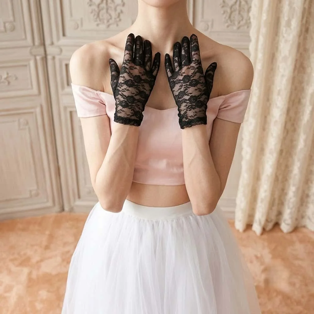 Moon Girl Y2K French Style White Lace Short Gloves For Women, Elegant Bridal Wedding Dress Accessories, Vintage Banquet Lady Decorative Gloves, Ideal For Party Shooting And Formal Outfit Matching.