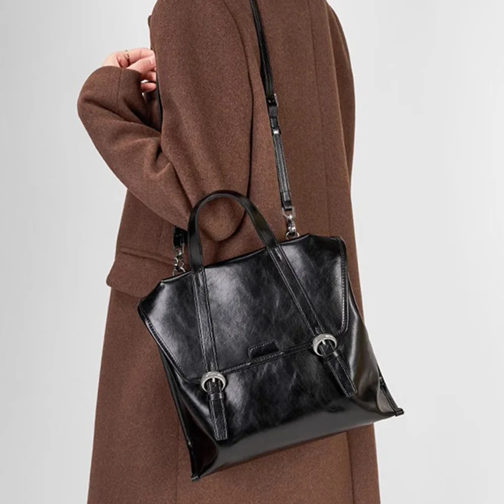 

2025 New Leather Commuter Backpack Fashionable Handbag Women Designer Luxury Bag