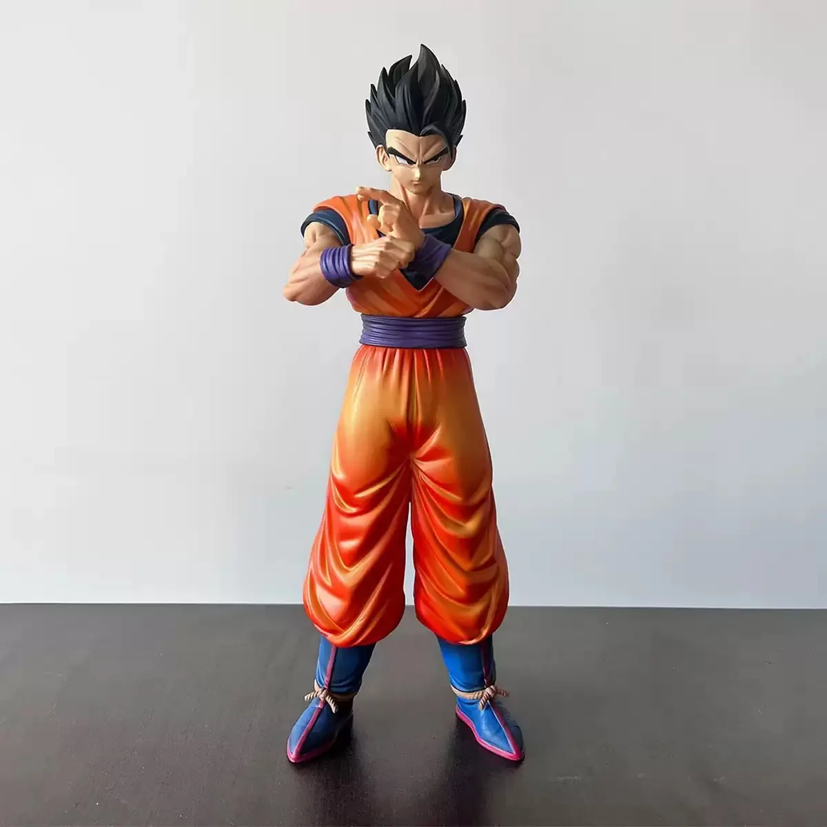 

Коллекционная фигурка Сон Гохана в загадочной боевой позе из серии Dragon Ball, модель из ПВХ, креативное украшение для рабочего стола, идеальный подарок и коллекционный предмет, модная игрушка-фигурка, подходит для украшения рабочего стола, дома, автомоб