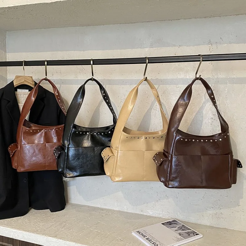 

Women's Crossbody-Bag Made Of Faux Leather Boasting Trendy Estonia High-End Spacious Soft Daily Look