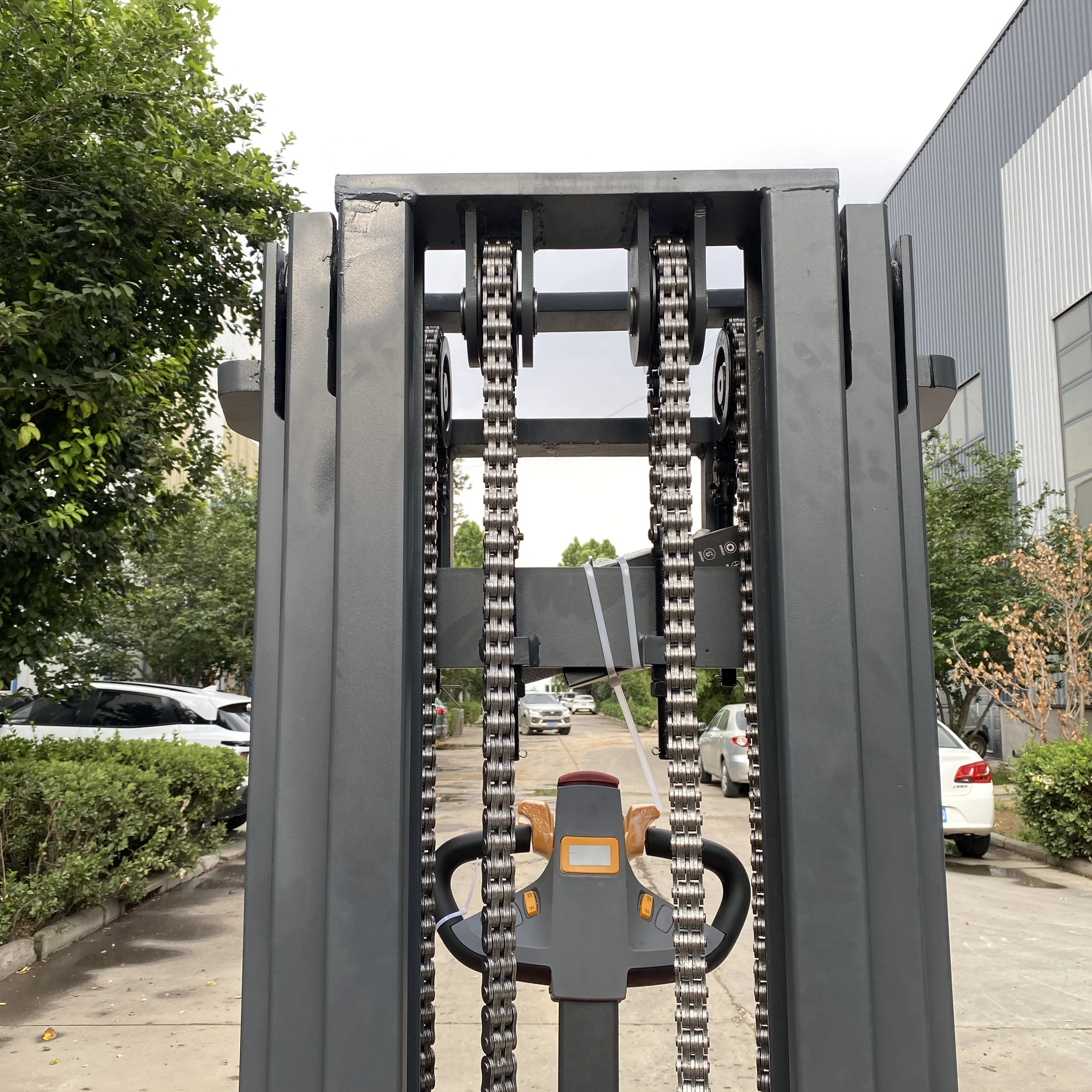 Durable 2 Tons 2m Semi Electric Automatic Forklift Stacker Machine view 4