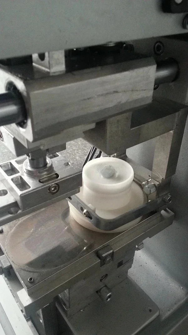 Tampondruckmaschine mit versiegelten Tintenbechern und 1 Farben zum Drucken von Mauspads