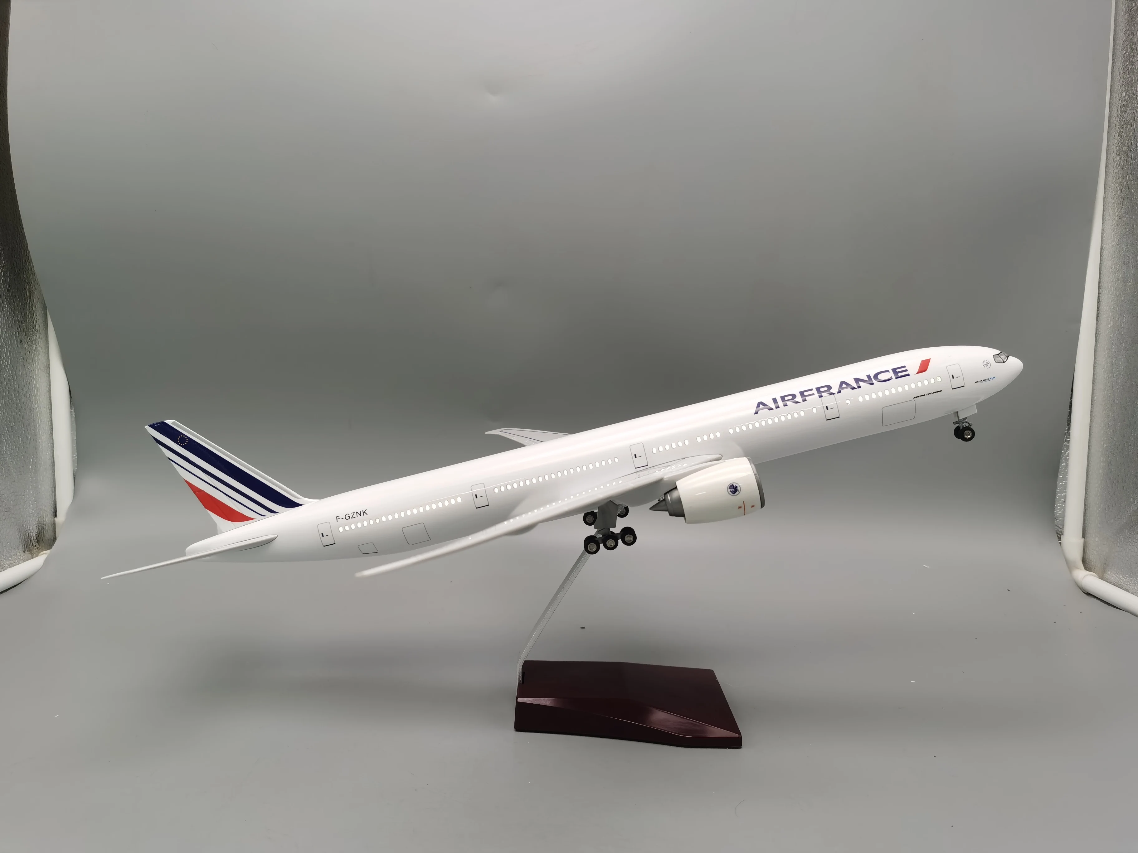 

B777 Plastic Resin Replica Plane Model 1:157 Scale 47cm 777 Air France Airplane Model Aircraft Model With Lights For Gift Decora