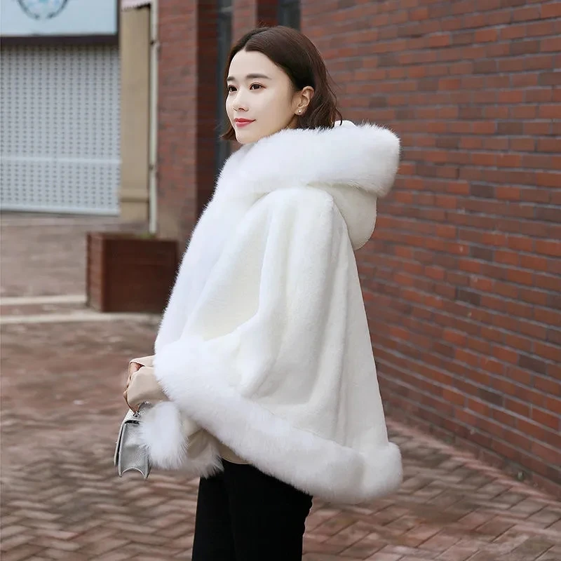 

Черное меховое пальто, женская новая зимняя шаль, накидка, короткая накидка из искусственного меха лисы, толстая ветровка с капюшоном, женский теплый плащ из искусственного меха