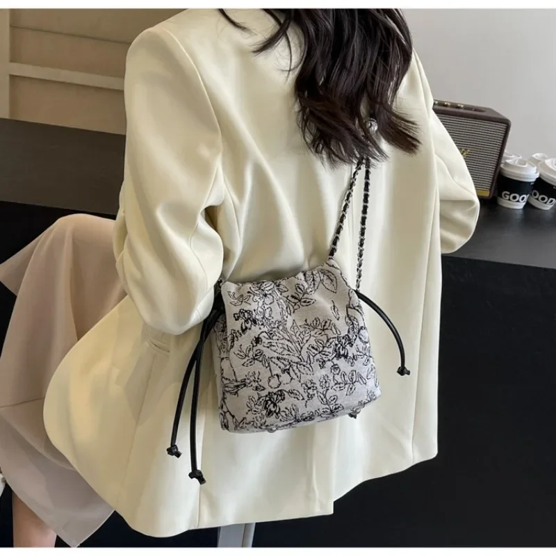 2024 Summer New Chinese Style Women\'s Bag Weaving Embroidery Jacquard Ancient Style Bucket Bag Chain Messenger Bag