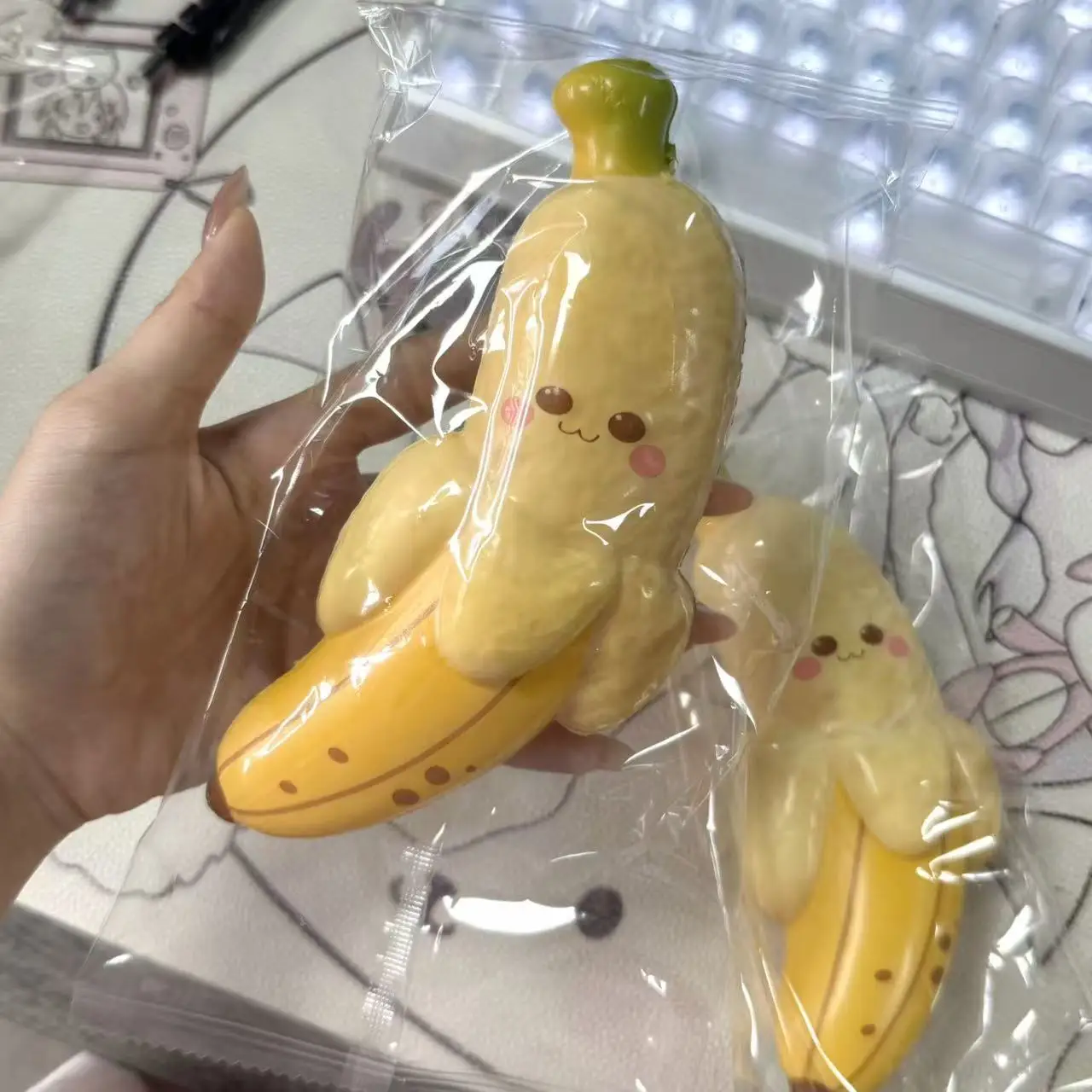 Simulated Banana Squishy Toy Slow Rebound Stress Relief Soft Damp Texture Food Play Figure for Pressure Relief And Venting