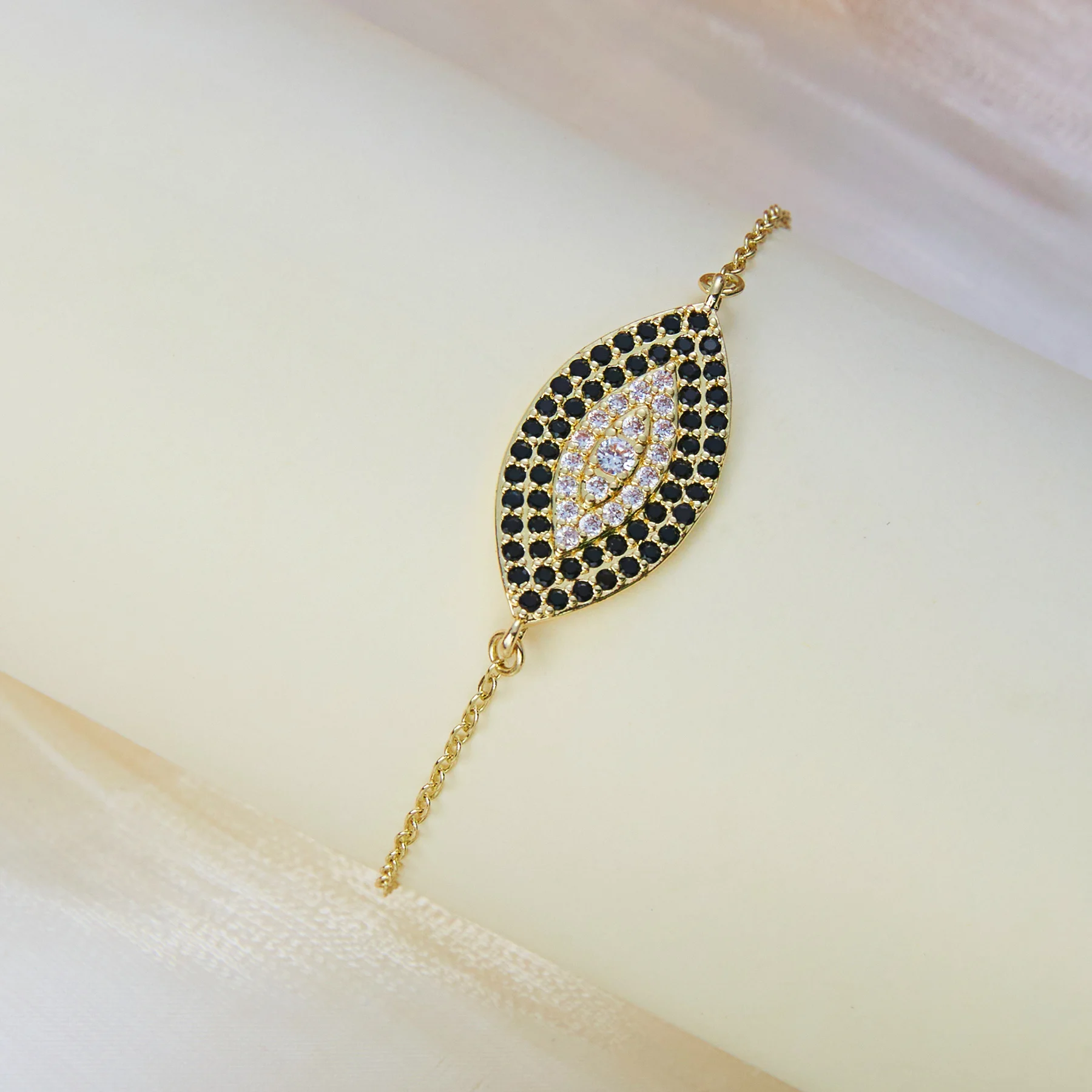 Trendige Vergoldete Edelstahl-Armreifen für Damen und Herren Funkelnde Kubische Zirkonia CZ Kreuz-Armreifen Charms Party-Schmuck Geschenke – Detail 7