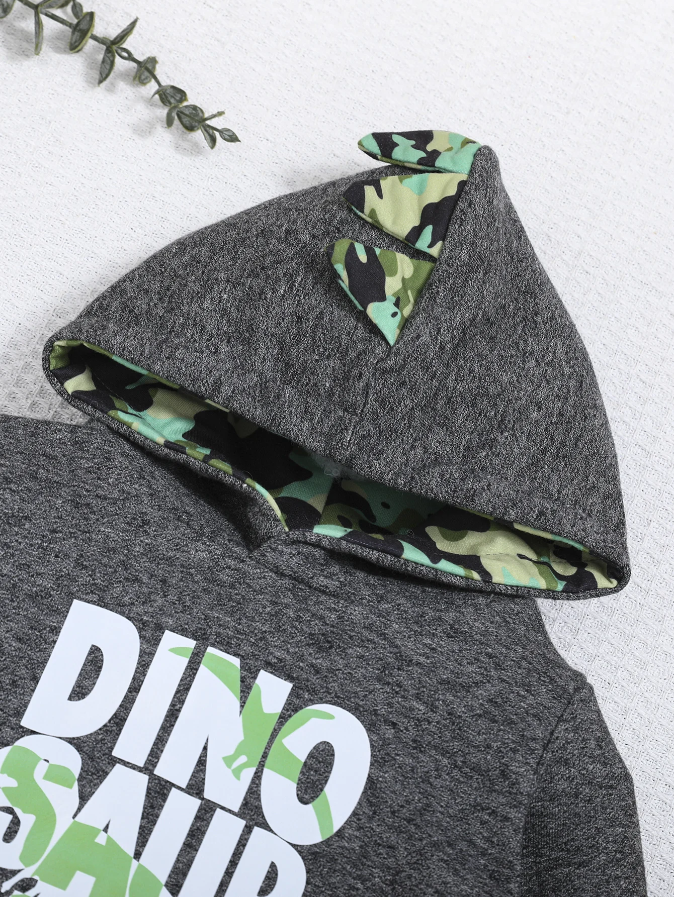 New spring and autumn baby camouflage color matching casual letter print dinosaur hooded sweatshirt suit