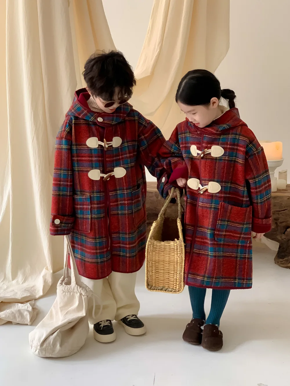 Winter 2024 Korean Kid Girls Coat Cotton Thicken Warm Long Children Girl Outerwear Coat Plaid Horn Button Hooded Kid Girl Jacket