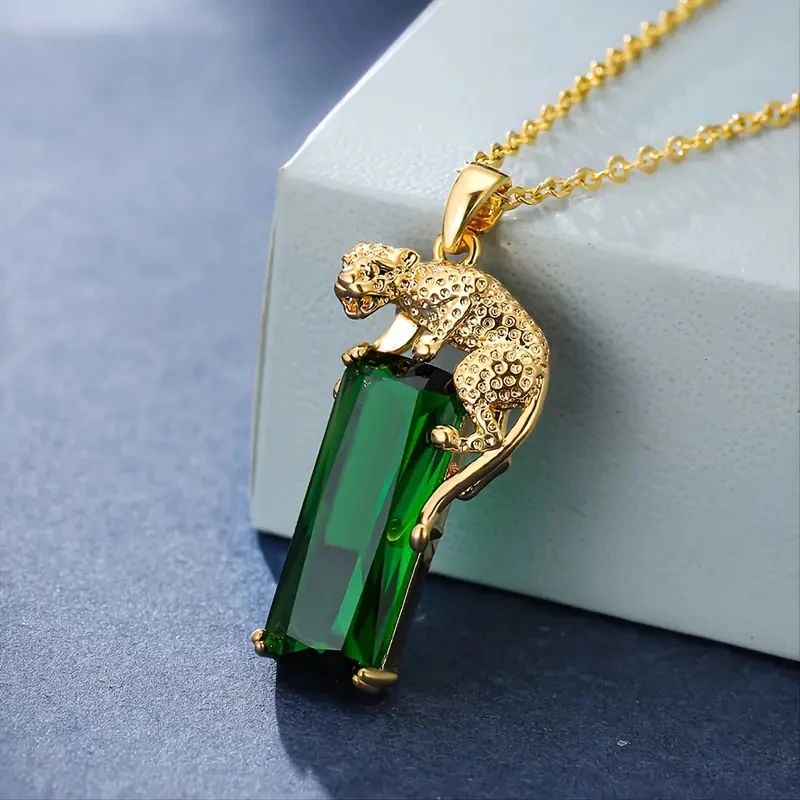 Huitan Gold Color Leopard Pendant Necklace for Women Luxury Bright Green Zirconia Accessories for Party Anniversary Jewelry Gift