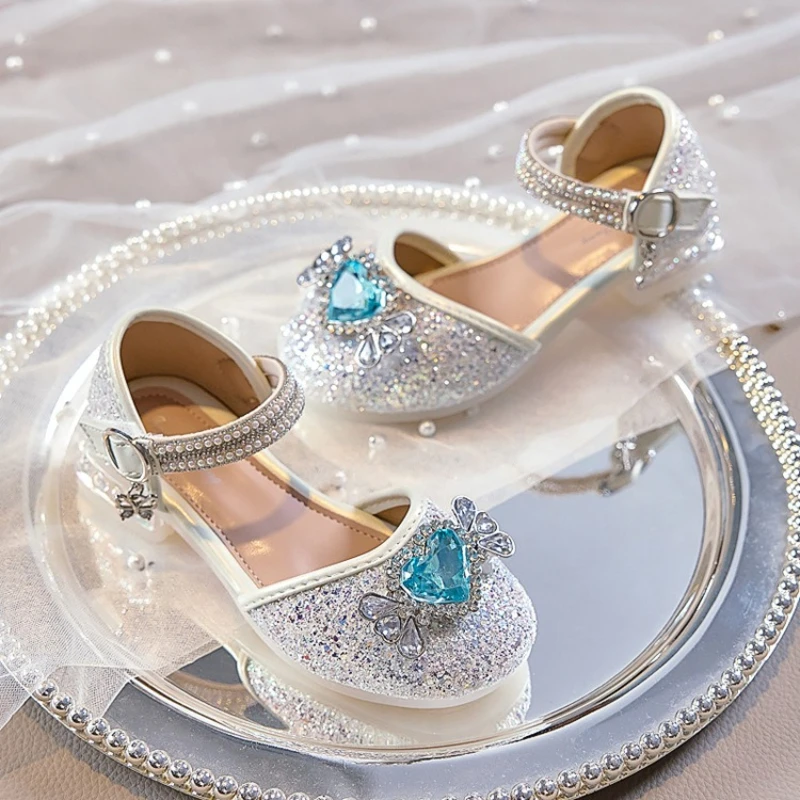 

Fashion Low Heeled Girls' Princess Shoes 2026 Summer New Rhinestone Kids Sandals Simple Versatile Girls' Beach Shoes Сандалии