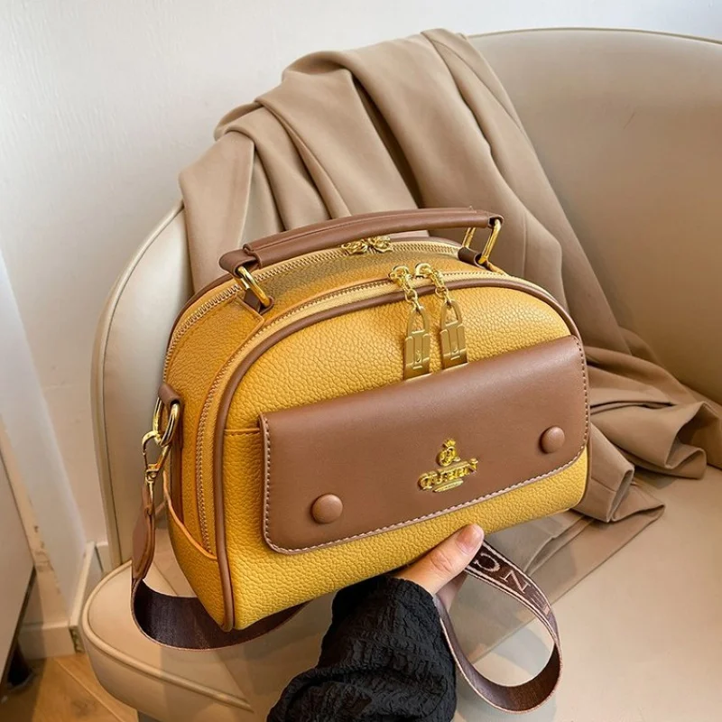 

High-End Women's Messenger Bag Made Of Faux Leather Boasting Trendy Commuter Design And Paris Stylish Look​