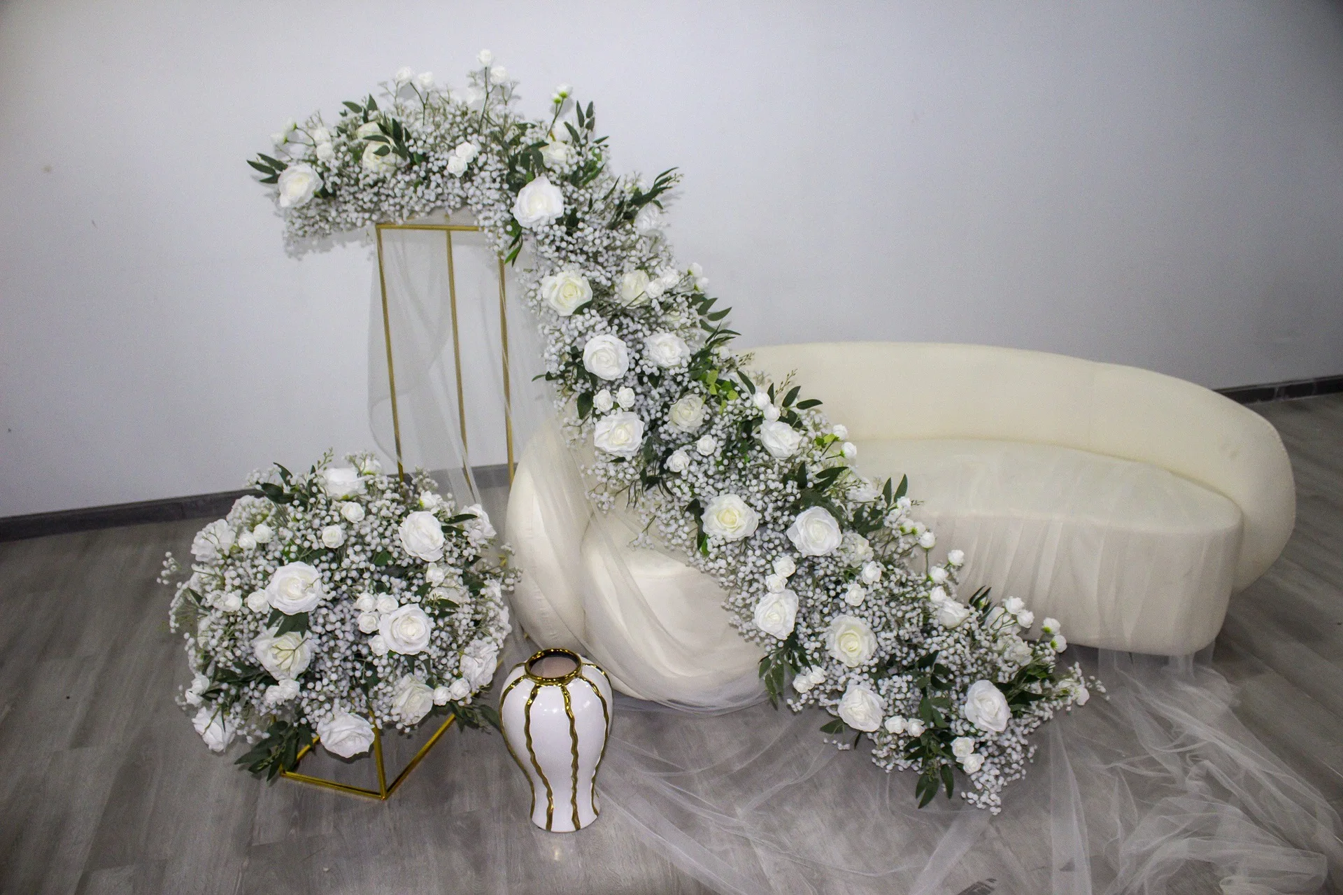 Großhandel Künstliche Blumenkugel Grüne Rosen Gypsophila Blumenreihe Hochzeitsbühnenbogen Hintergrund Seidenblumen Event-Party-Dekoration – Detail 2