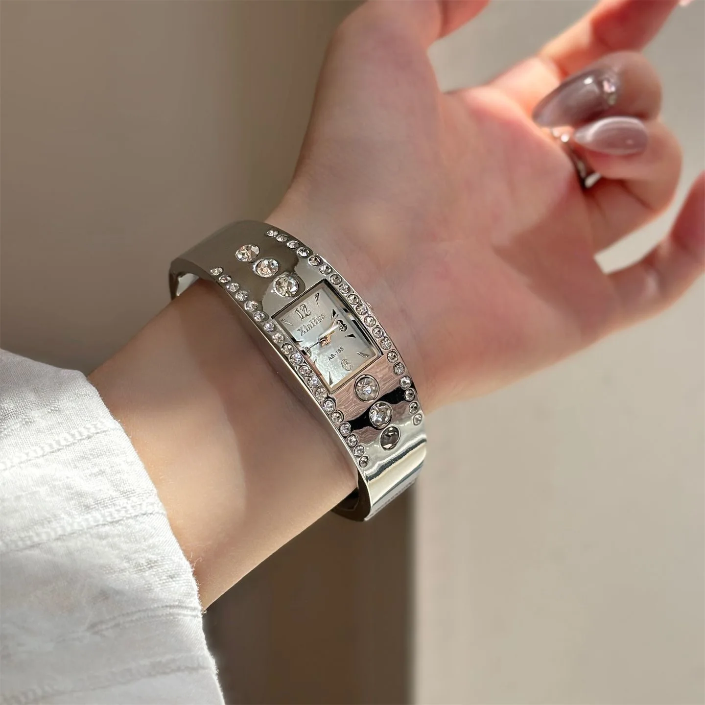 Elegant Top Luxury Diamond Square Quartz นาฬิกาผู้หญิงสแตนเลสสตีลกันน้ําคริสตัลสุภาพสตรีนาฬิกาข้อมือ