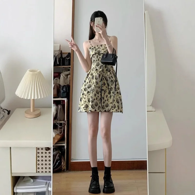 

Летнее новое винтажное жилет во французском стиле с цветочным принтом на бретельках, высококачественное жаккардовое платье для миниатюрных женщин, короткое платье