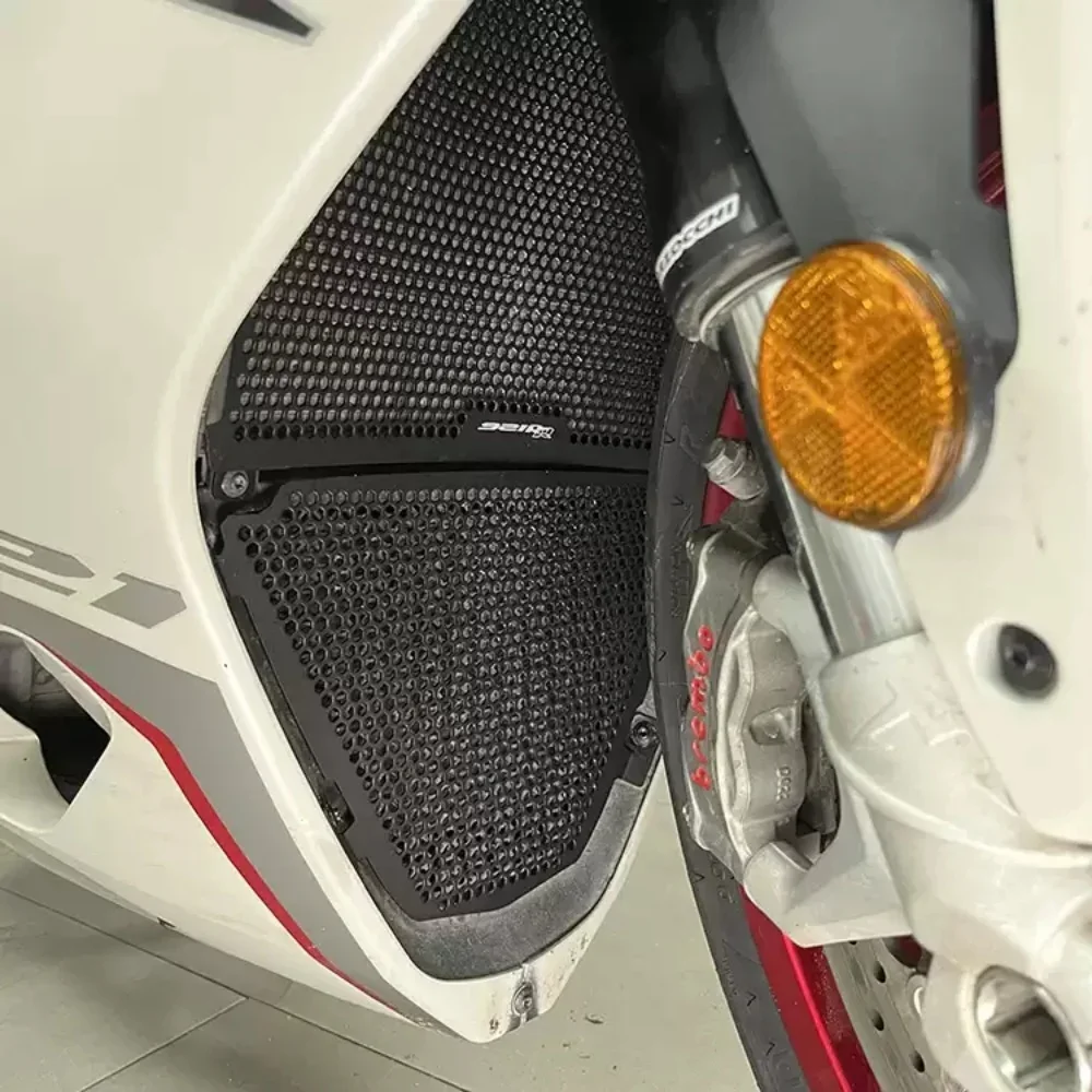 Compatible with QJMOTOR SRK921 RR retrofit radiator mesh, SRK921rr protective mesh, full-coverage aluminum alloy accessories.