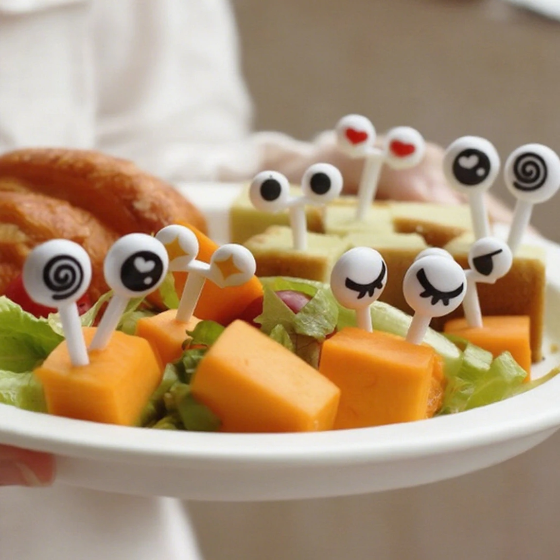10 teile/satz Mini Auge Cartoon Ausdruck Obst Gabel Kunststoff Obst Zahnstocher Für Kinder Harmlose
