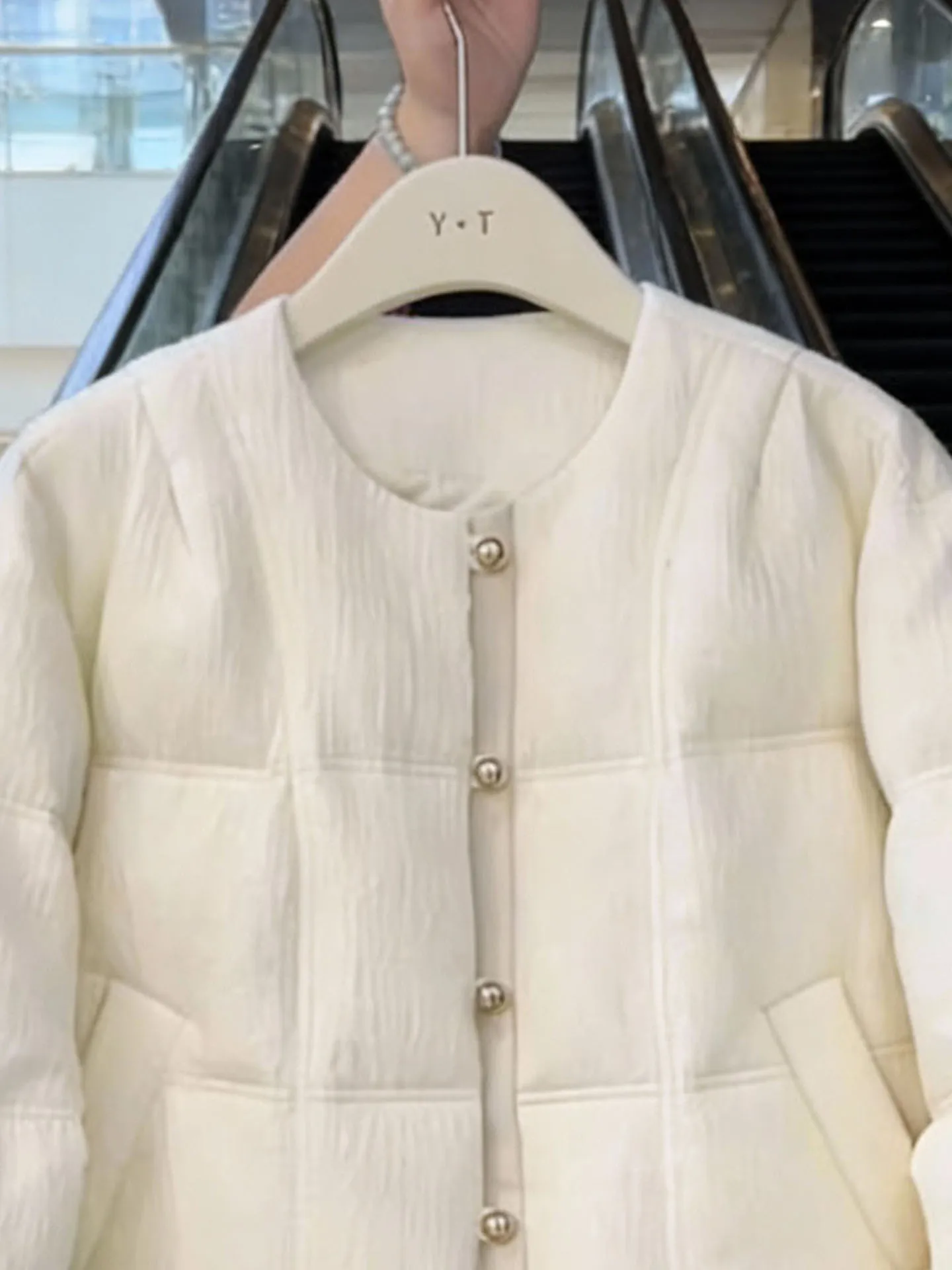 Sli ort Women's down Jaet in Beige New Chinese Sle Winter 2025 Faion Trend Warm Thiened Korean Version Regular Fit