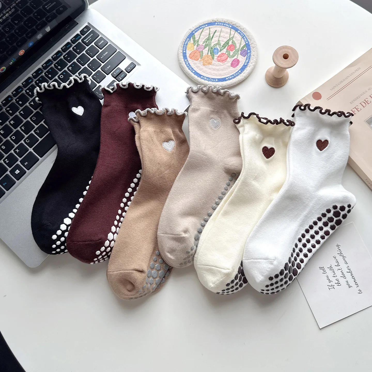 Pilates Yoga Grip Socks - Kaos Kaki Yoga Wanita Katun Bordir