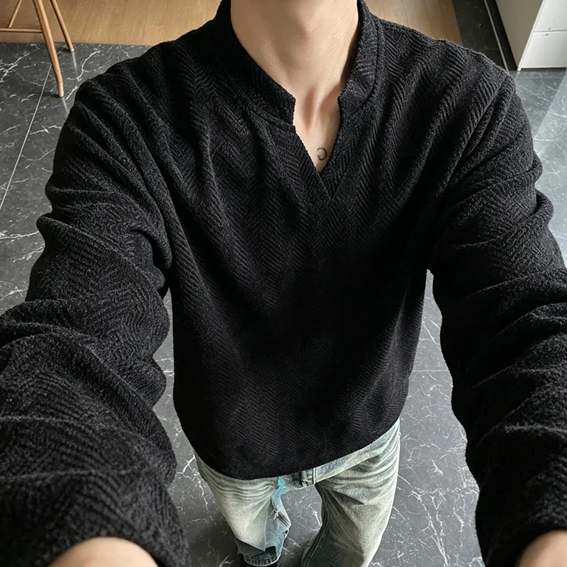 Camisa de manga larga con cuello en V y diseño de muescas para hombre, tejido jacquard con estampado de espiga, corte holgado, suave, ideal para el día a día en otoño.