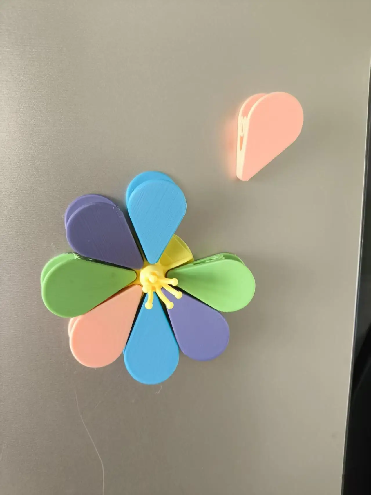 Multifunctional petal snack clip refrigerator magnet