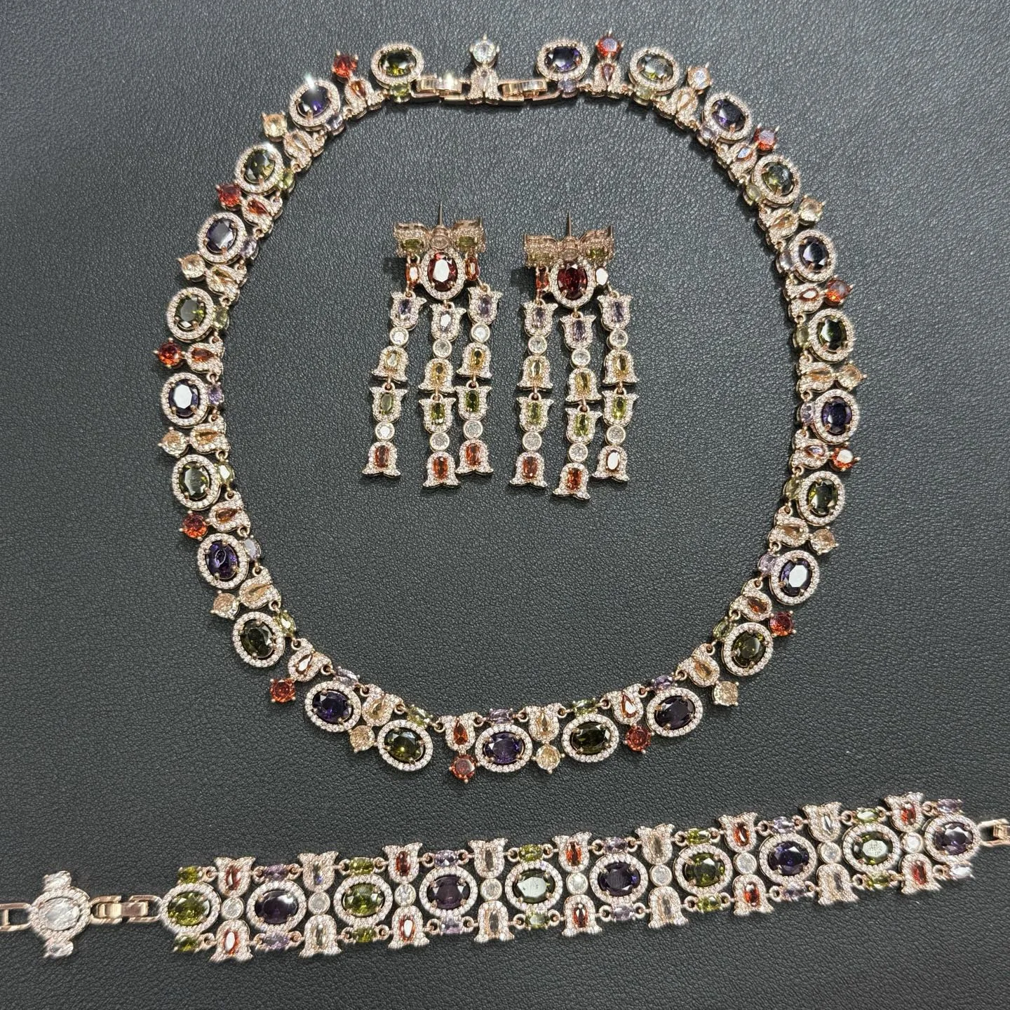 Women  All-over Zircon Pink VintageNecklace Bracelet Set