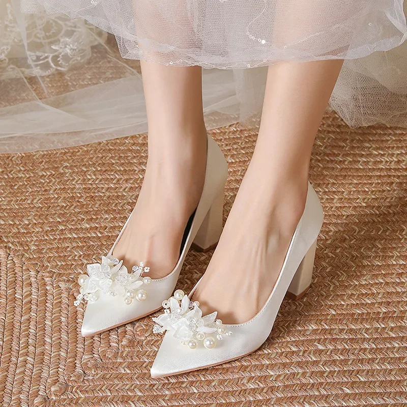 

Size 30-44 Silk Shoes Women Chunky Heel Point Toe Pearls High Heels Wedding Shoes Bride Bridesmaid White Shoes
